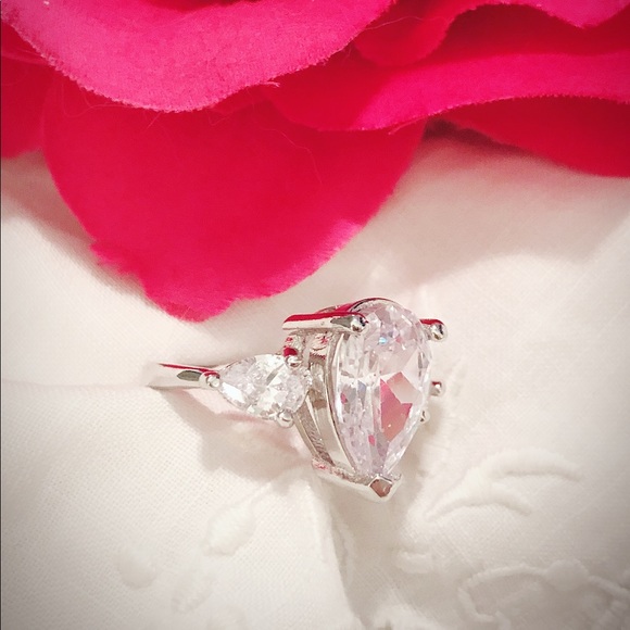 đĽSALEđĽ 5CT Pear Diamond Engagement Ring - Picture 4 of 7